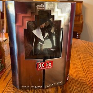Disney 101 Dalmatian Cruella De Vil Collectors Edition Barbie